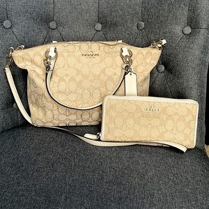 Very nice and clean Coach purse and matching wallet set. Great with any wardrobe